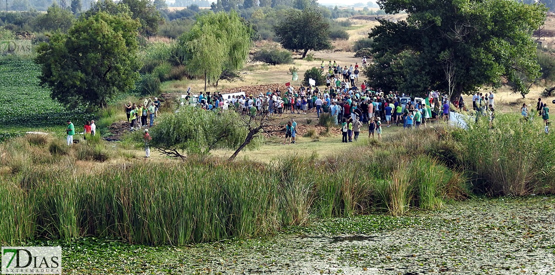 Colectivos, políticos y ciudadanos piden un río Guadiana sin camalote