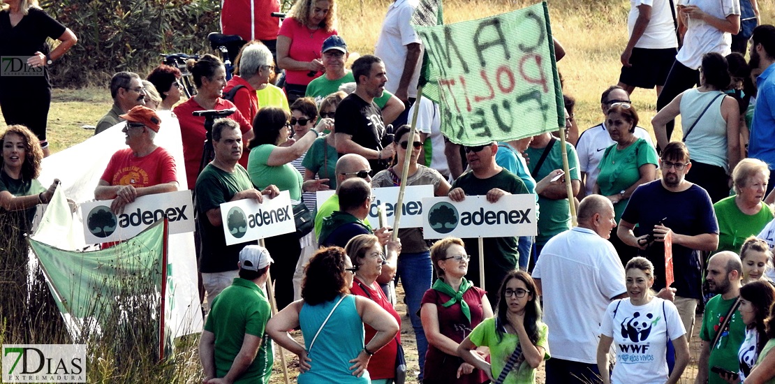 Colectivos, políticos y ciudadanos piden un río Guadiana sin camalote