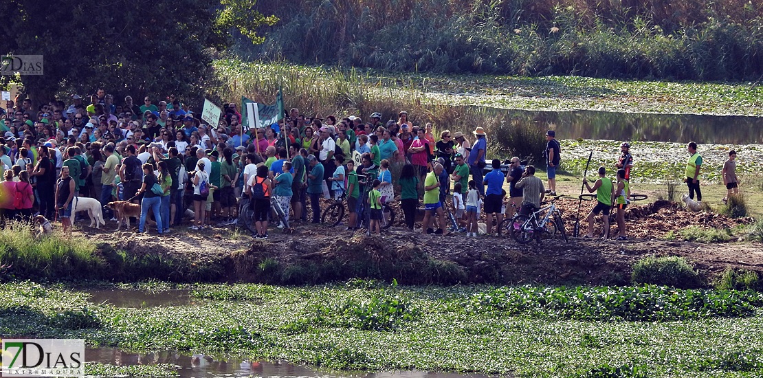 Colectivos, políticos y ciudadanos piden un río Guadiana sin camalote