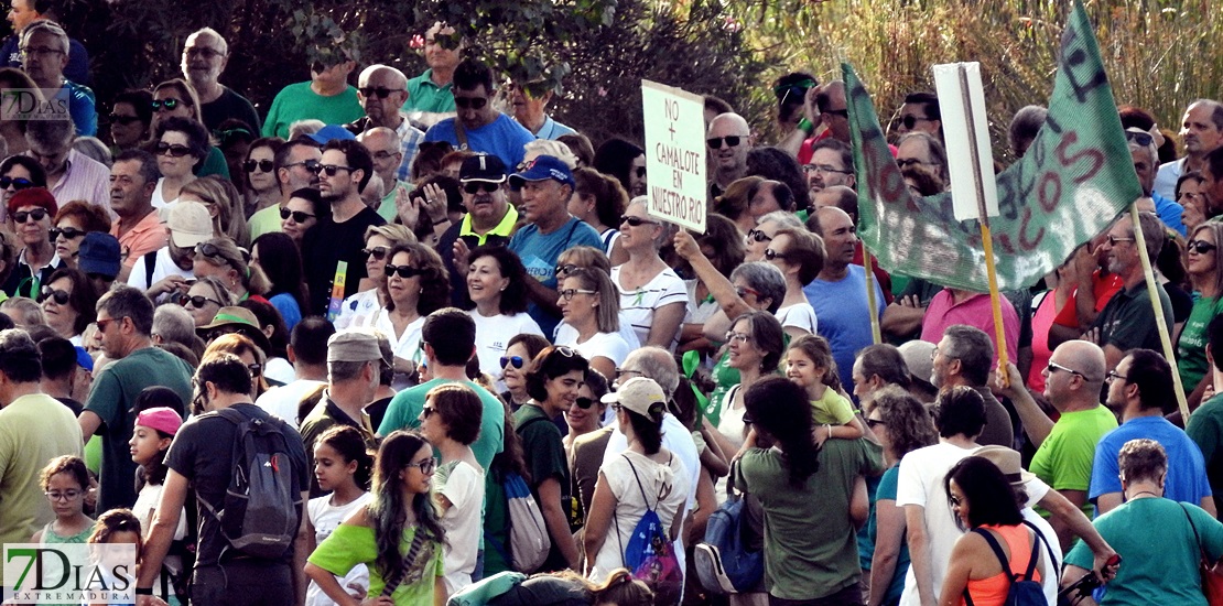 Colectivos, políticos y ciudadanos piden un río Guadiana sin camalote