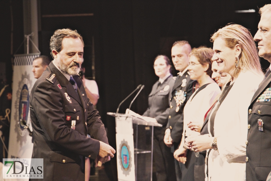 Entrega de medallas a la Policía Local de Badajoz