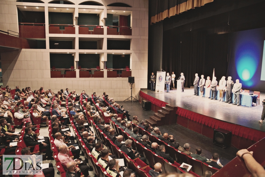 Entrega de medallas a la Policía Local de Badajoz