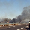 Grandes retenciones en la autovía A-5 por el incendio de un tráiler