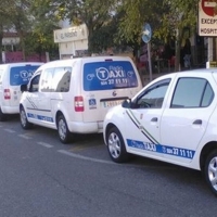 Un colectivo de taxistas denuncia “tratos a favor” del equipo de Osuna