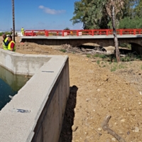 Corte en la carretera que comunica Zurbarán con Valdivia