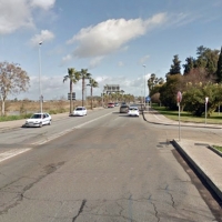 Pierde el control de su moto y colisiona contra una farola en circunvalación (Badajoz)