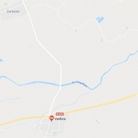 Corte en la carretera que comunica las poblaciones de Zurbarán y Valdivia