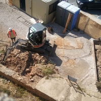 BA: “El Ayuntamiento derriba con una excavadora parte de la Alcazaba”