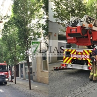 Caen cascotes de la fachada de una vivienda en el centro de Badajoz