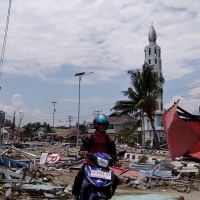 Un tsunami en Indonesia deja cerca de 400 muertos