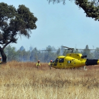 Imágenes del incendio forestal en Valdebótoa (Badajoz)