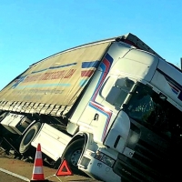 Cerrados los carriles centrales de la N – 432 por un accidente