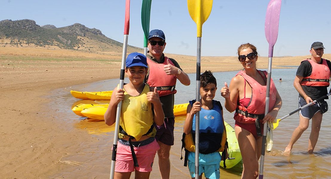 Actividades acuáticas en Peñalsordo para promocionar los embalses de Badajoz