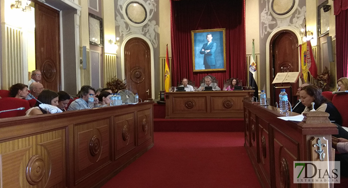 La rotonda, la bandera y el meme de Ricardo Cabezas