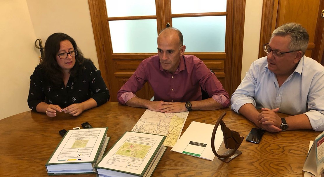 Más de 900.000 euros para arreglar caminos en Monesterio y Calera de León