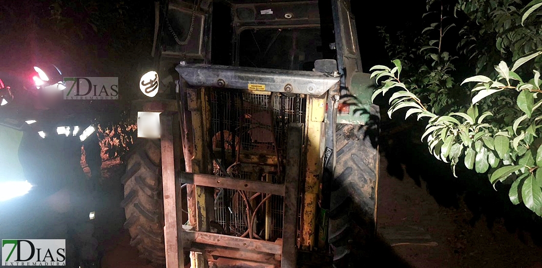 Un hombre muere tras quedar atrapado en un tractor