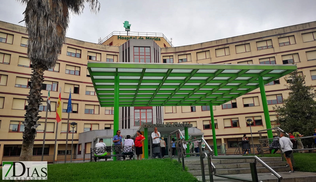 Un hombre amenaza con una navaja a tres enfermeras en el Hospital de Mérida