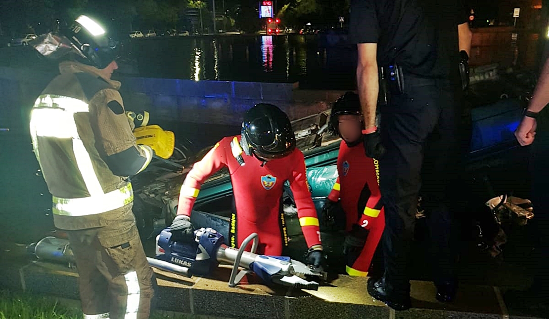 El conductor herido en una fuente de Badajoz despierta pero sigue grave