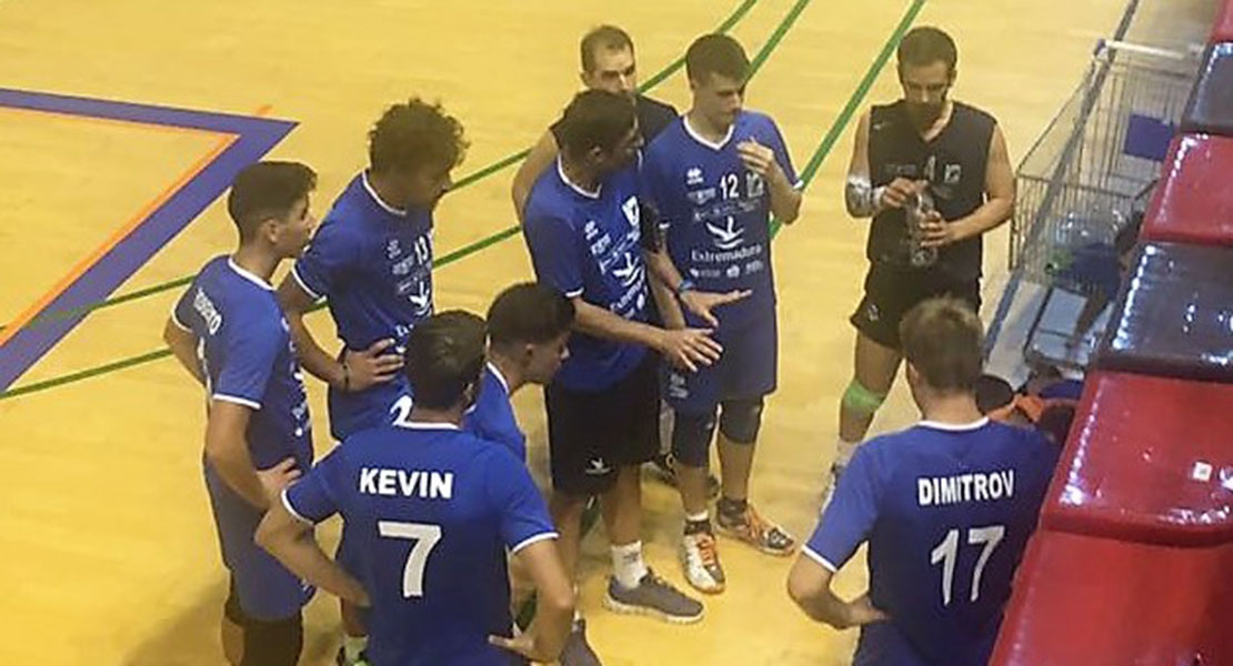 El AD Cáceres Voleibol se estrena con una victoria en la pretemporada