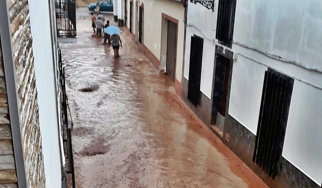 Espectaculares imágenes de los daños que ha dejado una tormenta a su paso por la Morera (Badajoz)