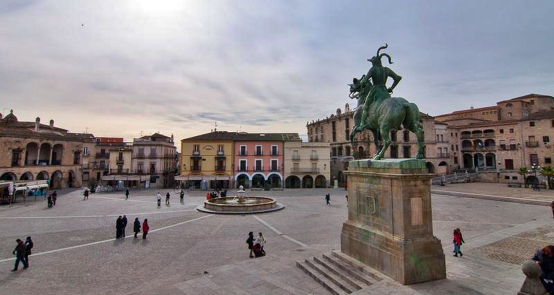 Trujillo firma un acuerdo con el Instituto Geológico para proteger sus piedras