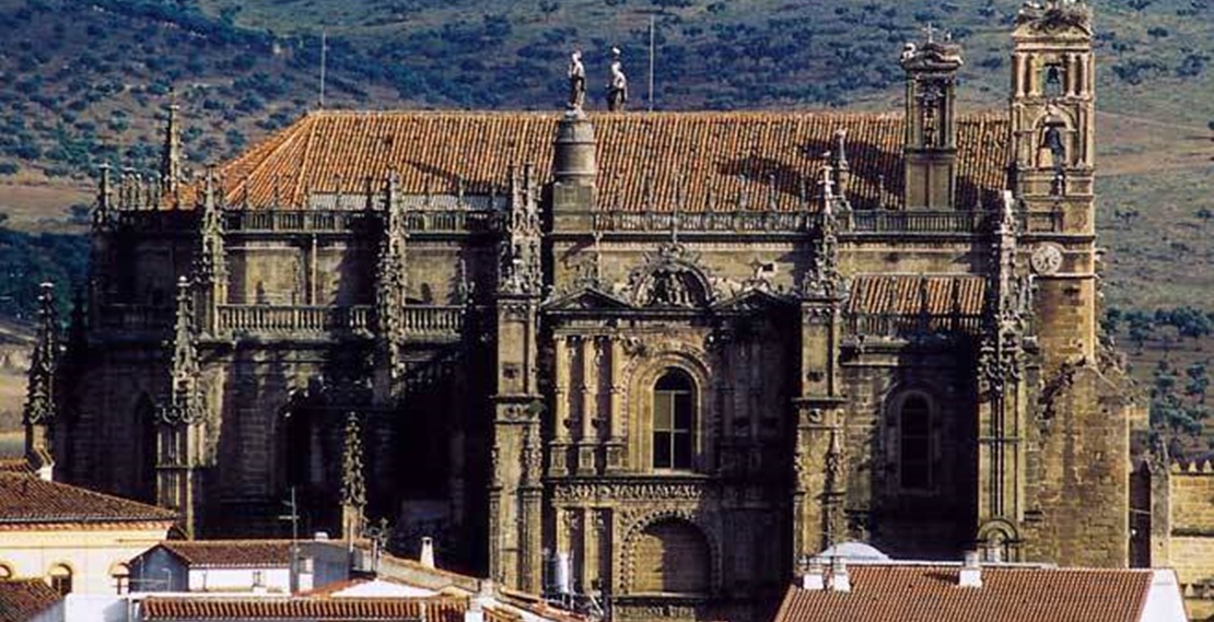 La Junta gasta 48.000 euros en restaurar el retablo de la catedral de Plasencia