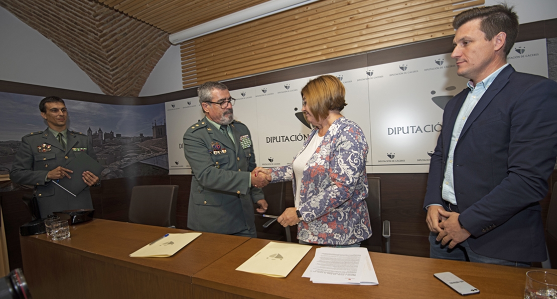 La Diputación de Cáceres invierte en los cuarteles de la Guardia Civil y en la inspección de armas