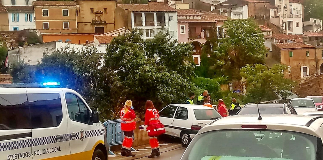 El agua provoca un accidente de tráfico en Cáceres