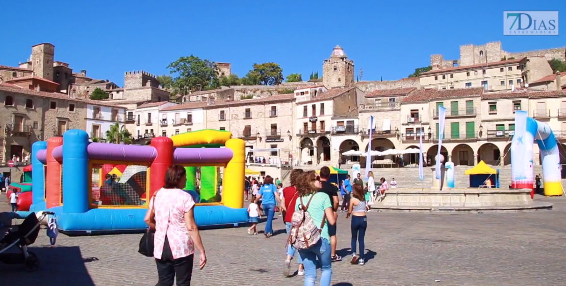 CaixaBank celebra un gran evento solidario en la Plaza Mayor de Trujillo