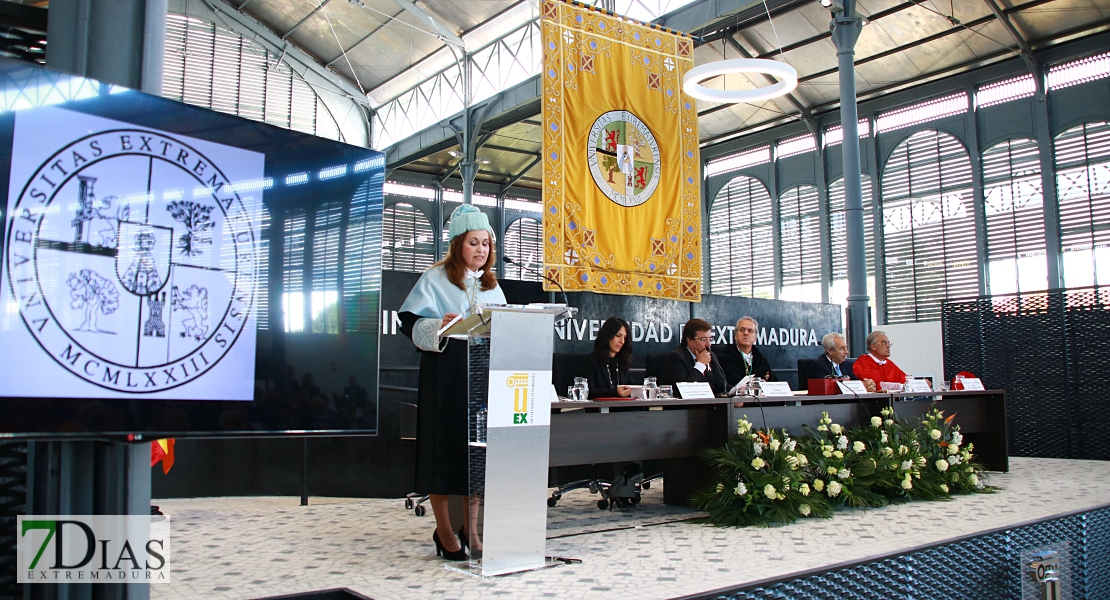 La ceremonia de apertura oficial del curso en la Universidad de Extremadura en imágenes