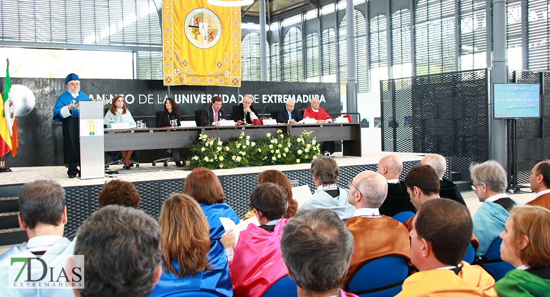 La ceremonia de apertura oficial del curso en la Universidad de Extremadura en imágenes