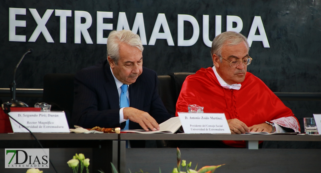 La ceremonia de apertura oficial del curso en la Universidad de Extremadura en imágenes