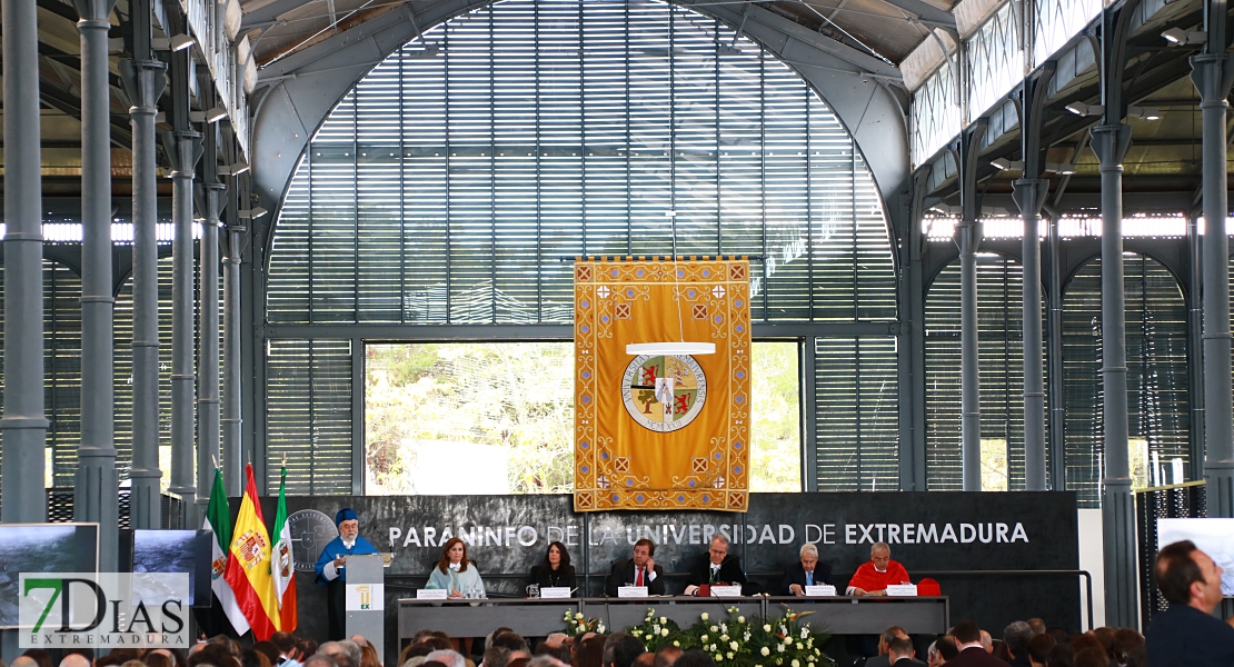 La ceremonia de apertura oficial del curso en la Universidad de Extremadura en imágenes