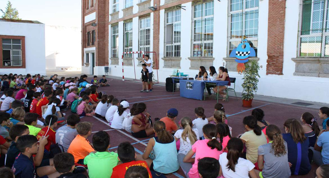 El CEIP ‘San José de Calasanz’, recorre la distancia que separa la Tierra de la Luna