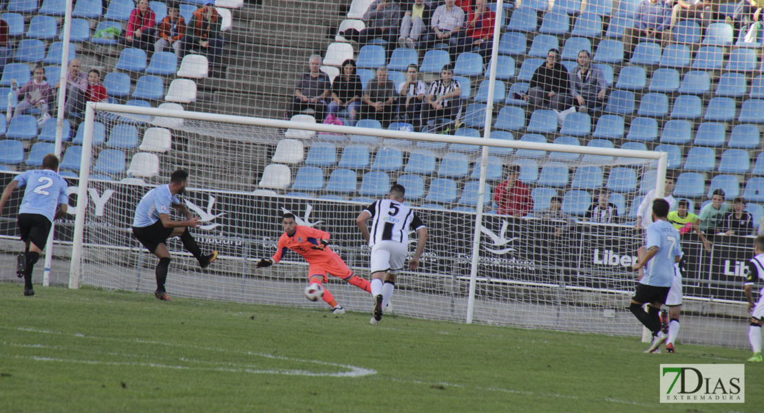 Imágenes del CD. Badajoz 0 - 2 Balompédica Linense
