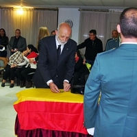 Cruz de la Orden del Mérito con distintivo rojo para el guardia civil asesinado en Granada