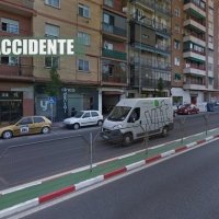 Una joven herida grave en la colisión de dos coches en Cáceres