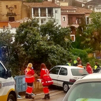 El agua provoca un accidente de tráfico en Cáceres