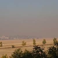 El humo de un incendio en Portugal llega hasta Badajoz