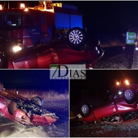 Accidente y vuelco en la carretera de Badajoz a Olivenza