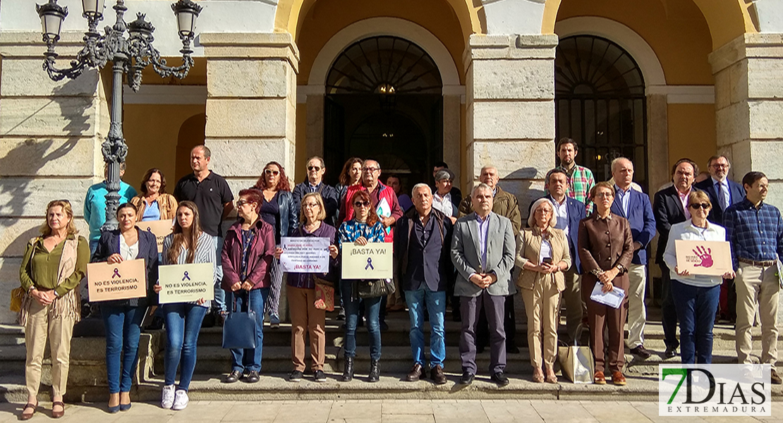 Minuto de silencio por María José, última víctima de violencia de género