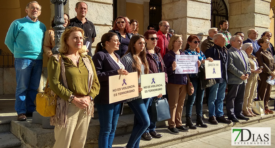 Minuto de silencio por María José, última víctima de violencia de género