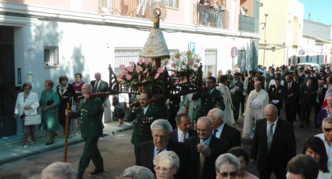 Concurso de habilidad con agujas, baile y juegos populares en la fiesta del Pilar