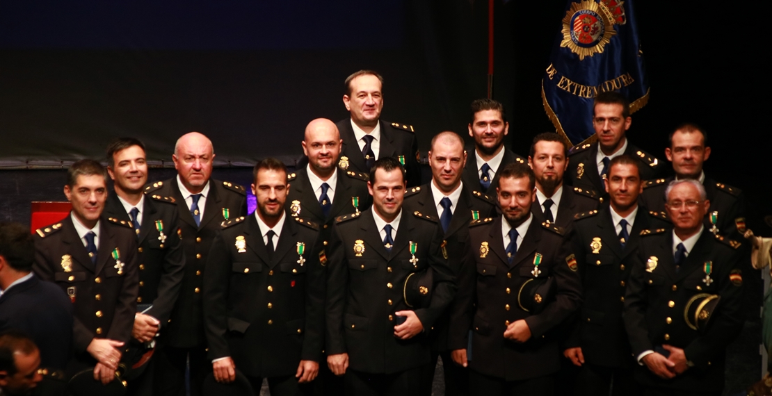 Entrega de medallas a la Policía Nacional en Badajoz