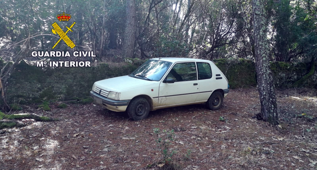 Encuentran viviendo en su coche en plena sierra a un huido de la justicia