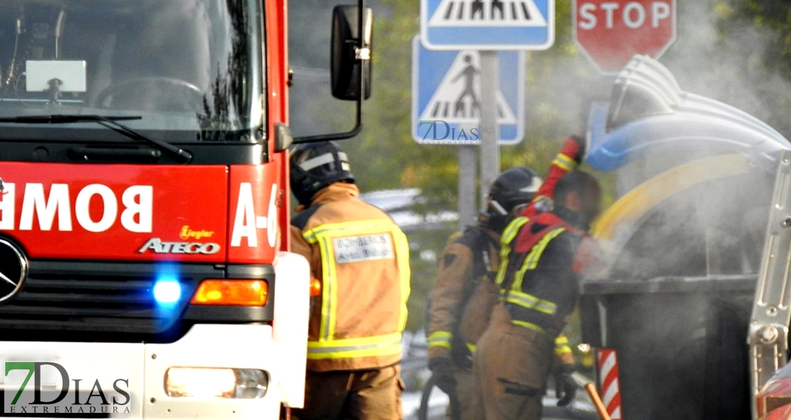 Prenden fuego a otro punto limpio de la ciudad