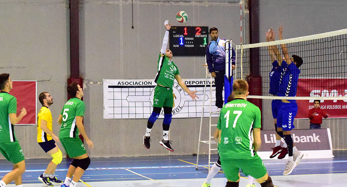 Un Cáceres Voleibol corto de gasolina no puede frente al líder