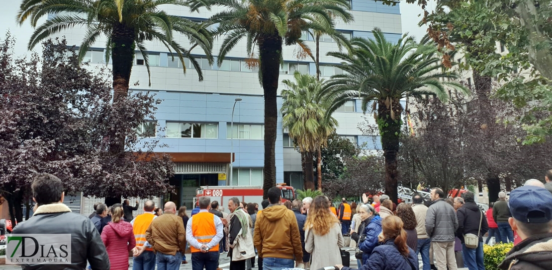 Un simulacro en Hacienda alerta a trabajadores y ciudadanos de Badajoz