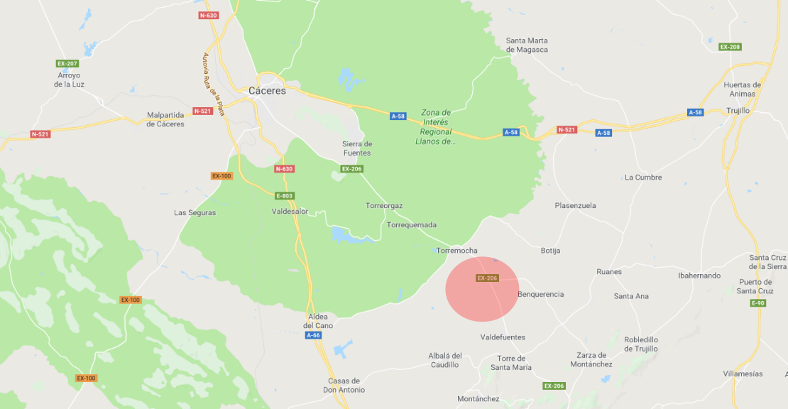 Una mujer sufre un trauma torácico en una colisión entre dos turismos