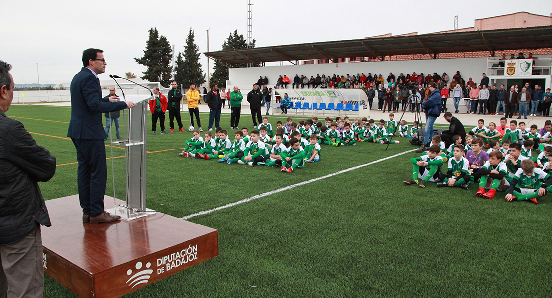 Valdivia disfruta de su nuevo campo de césped artificial